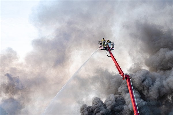 Ankara’da Hurdacılar Sitesi’ndeki yangını söndürme çalışmaları devam ediyor