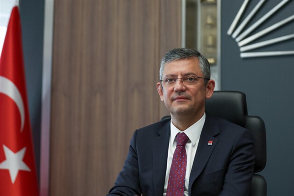 CHP Genel Başkanı Özel, koltuğunu Dora Mimaroğlu’na devretti