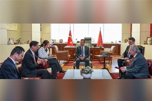 CHP Genel Başkanı Özel, Çin Büyükelçisi Shaolin ile görüştü