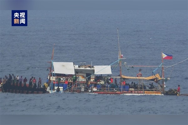 Çin’in Huangyan Adası sularında toplanan Filipinler teknelerine kontrol tedbirleri alındı