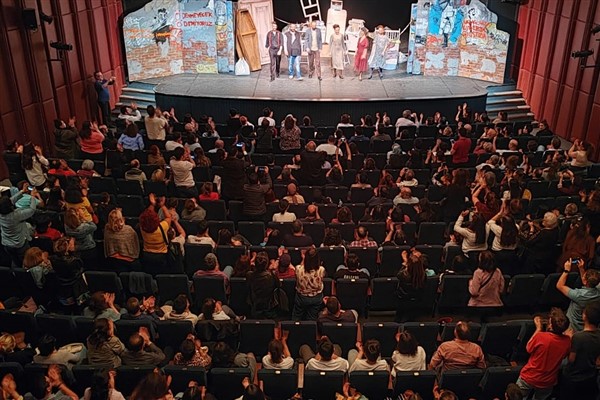 Eskişehir Büyükşehir Belediyesi Şehir Tiyatroları, Ankara seyircisinden tam not aldı